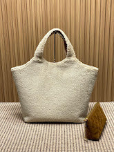 Chic Women's Designer Tote - Luxury Premium Handbag Style - NM3615