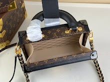 Luxury Monogram Shoulder Bag - Women's Elegant Designer Fashion - NM4479