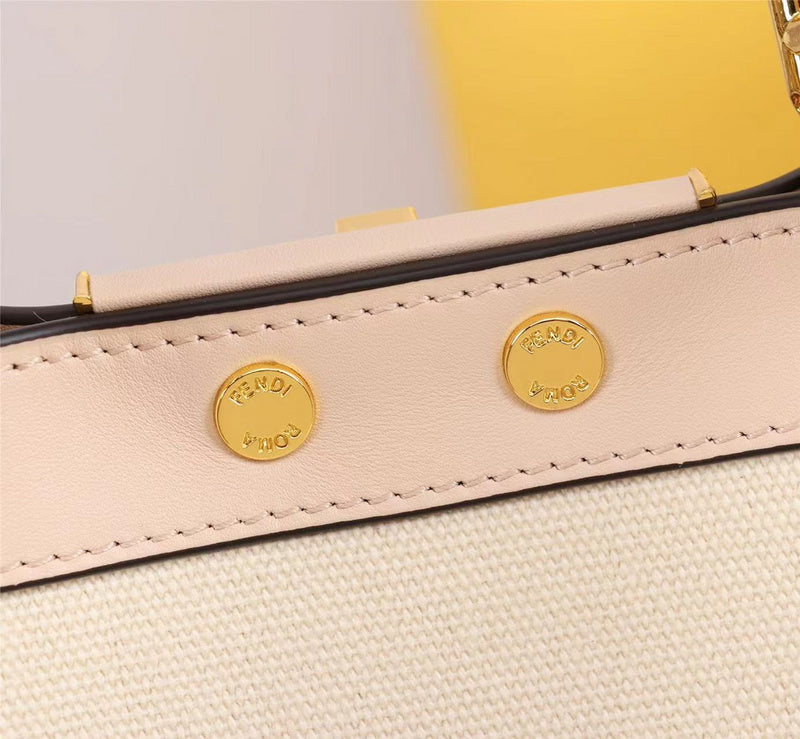 Ziva's Charm handbag – close-up view (Standard Size)