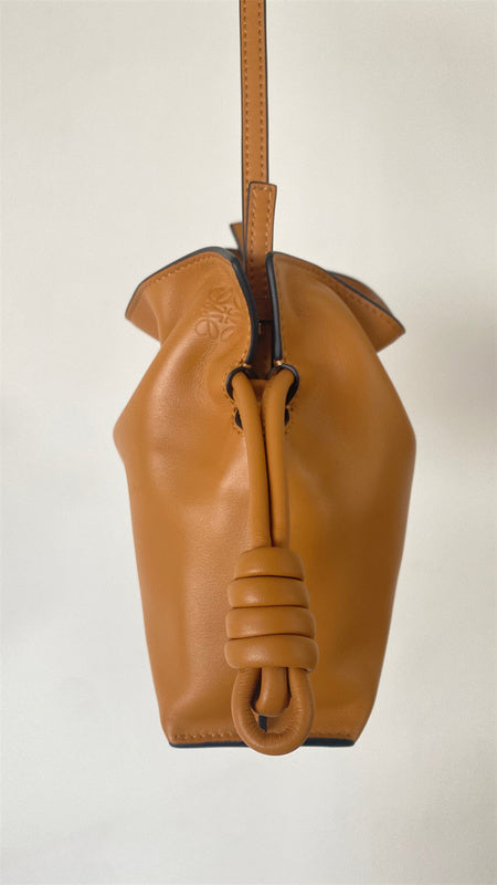 Ziva's Charm handbag – close-up view (23cm*18cm*9cm)