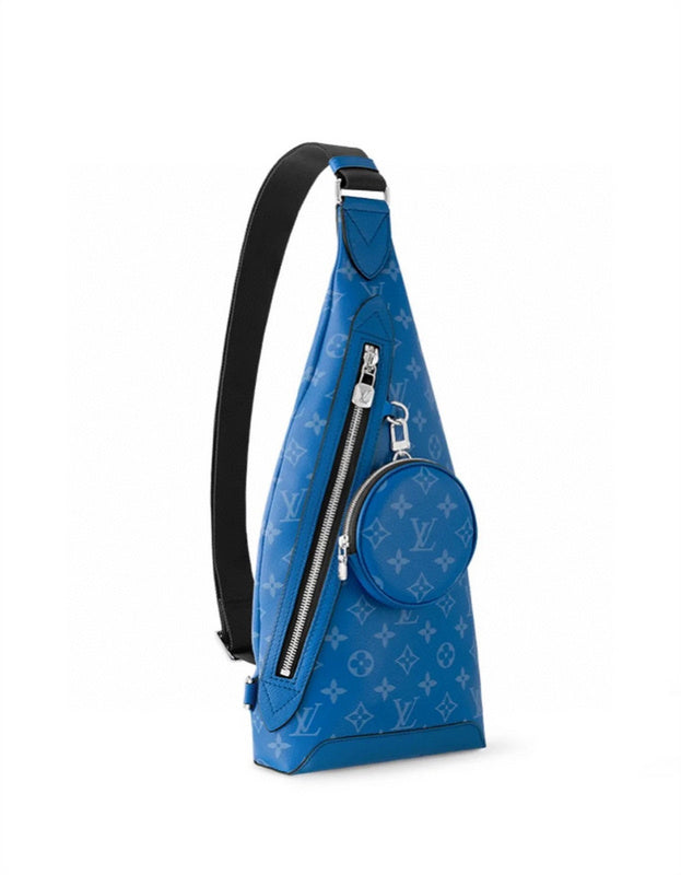  handbag interior and compartment view 15