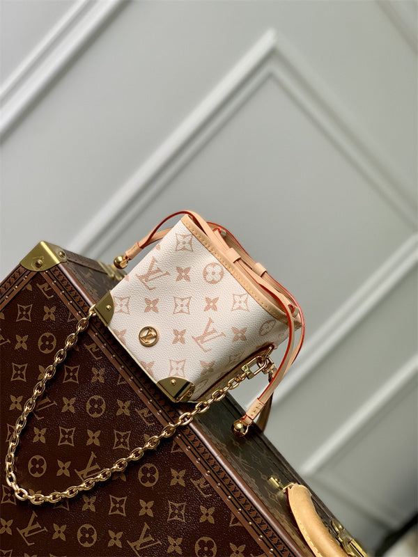  handbag interior and compartment view