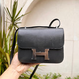  Everyday shoulder bag front view