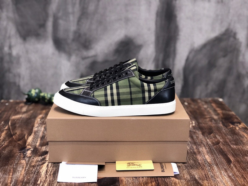 Burberry shoes Style 126 - logo and branding close-up