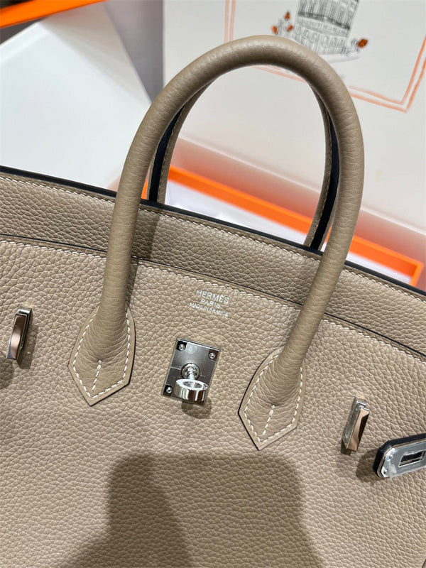  Polished shoulder bag carried on shoulder 22
