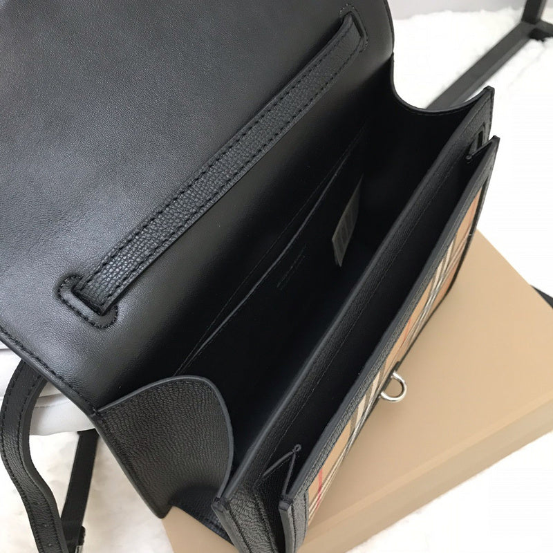 Ziva's Charm handbag – product shot (one versatile size)