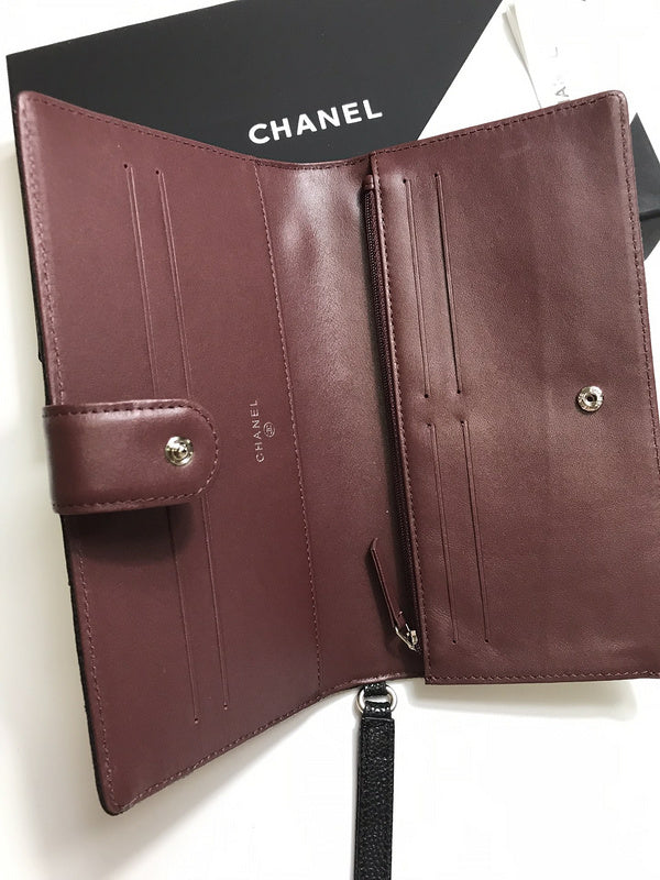 Zivas Charm Refined Structure Everyday Handbag (Elevated Accessory Essential) – Detail View