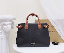 Luxury Iconic Crossbody Bag - Women's Elegant Designer Fashion - NM5532