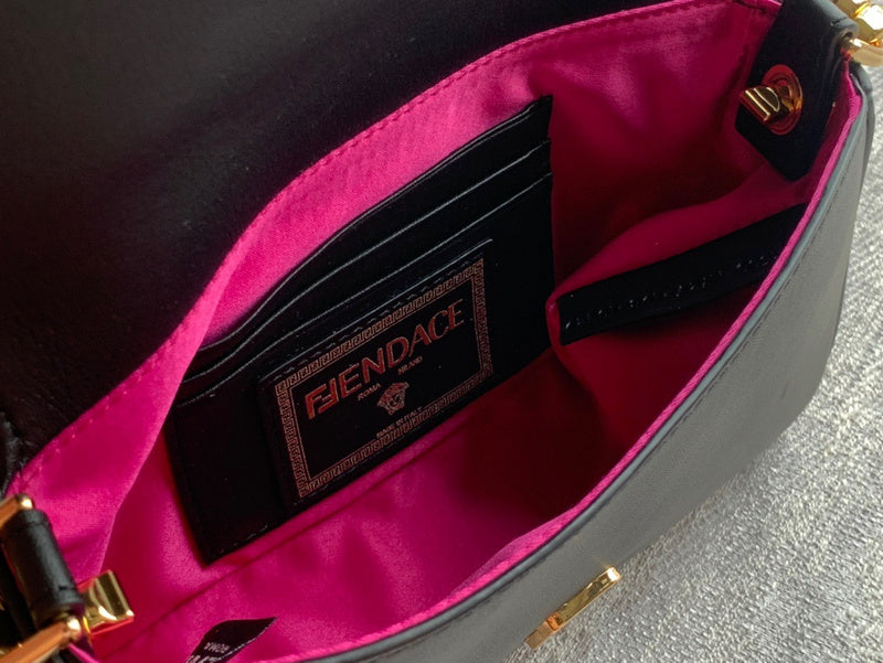 Ziva's Charm handbag – product shot (20cm*13cm*5cm)