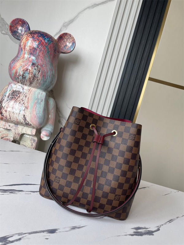  Elegant carryall bag front view 13