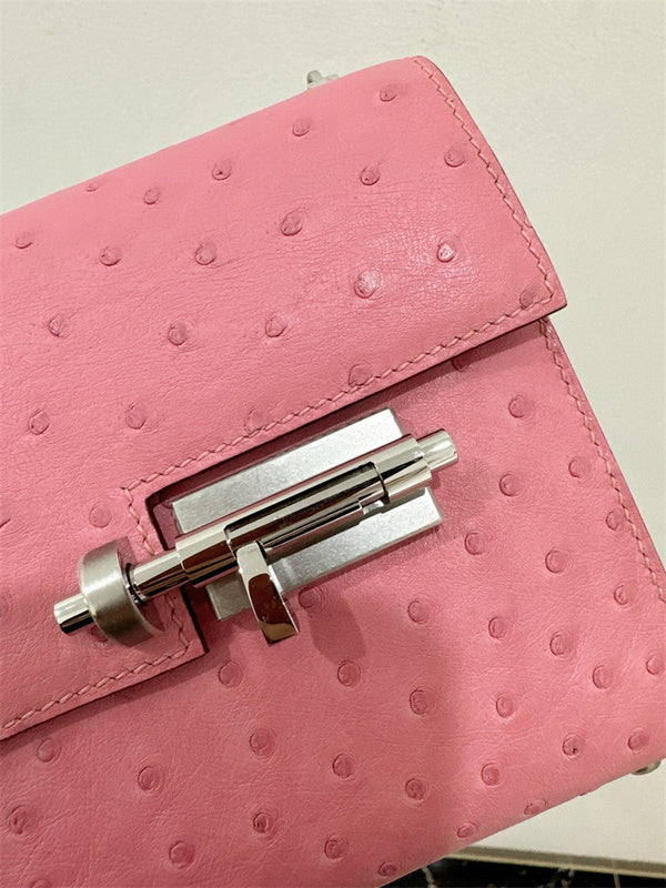  Versatile tote bag carried on shoulder 10