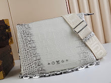 Luxury Iconic Crossbody Bag - Women's Elegant Designer Fashion - NM5167