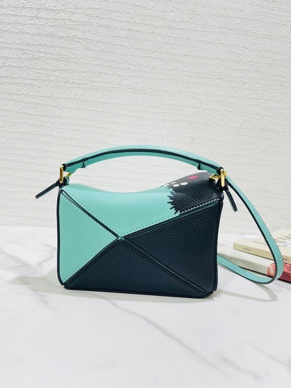 Ziva's Charm handbag – full view (18cm*11cm*7.5cm)