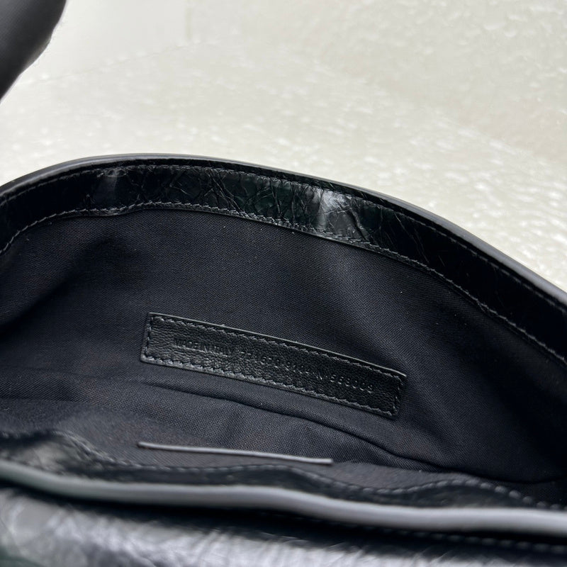 Zivas Charm Streamlined Design Statement Handbag (Elevated Daily Companion) – Detail View