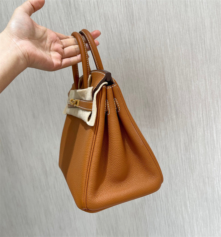  Tailored structured bag carried on shoulder