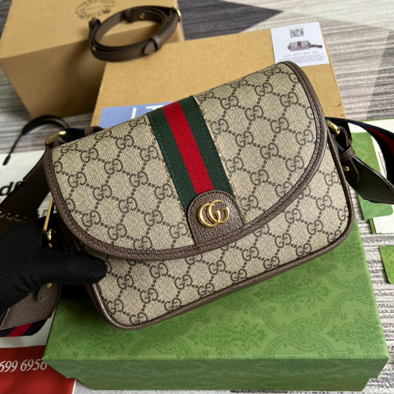 Interior view of effortless premium bag