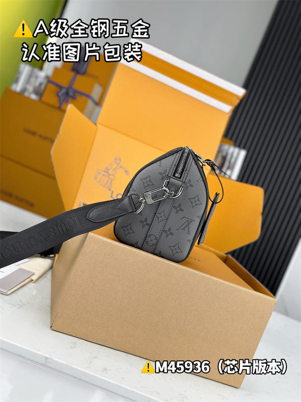  Contemporary shoulder bag carried on shoulder