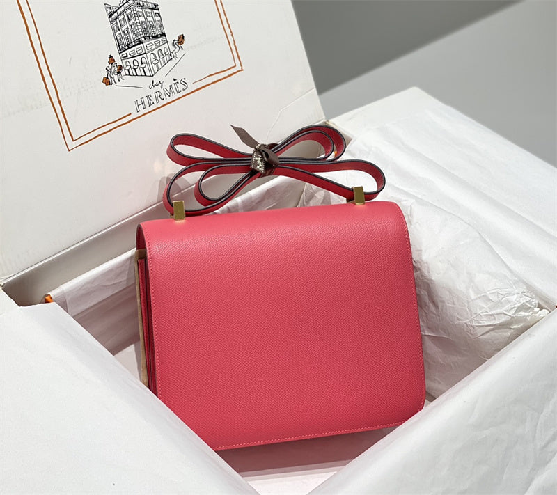 Interior view of streamlined premium bag