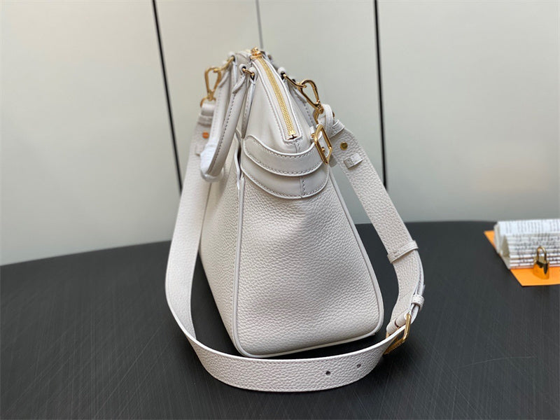  tote bag interior and compartment view 21