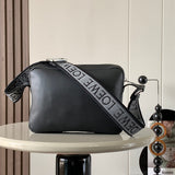 Ziva's Charm handbag – close-up view (23cm*18cm*9cm)