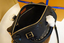 Premium Signature Crossbody - Chic Women's Luxury Designer Bag - NM5266