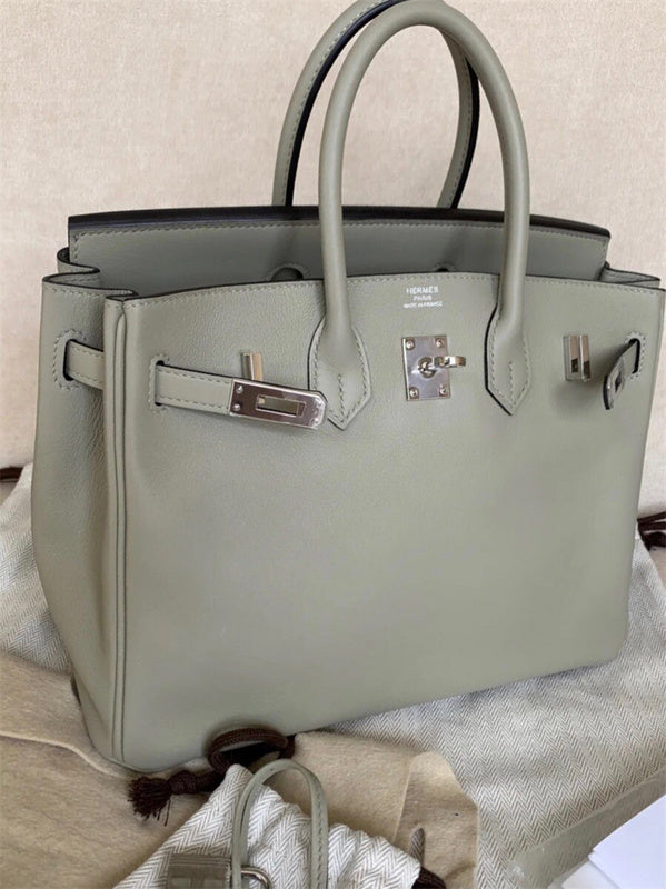 Tailored carryall bag carried on shoulder