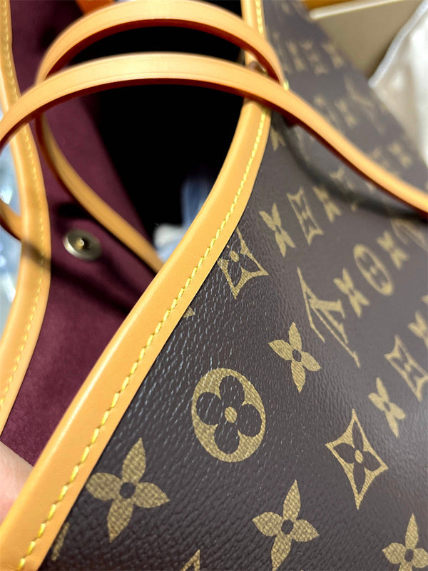  structured bag close-up of hardware and finish 17