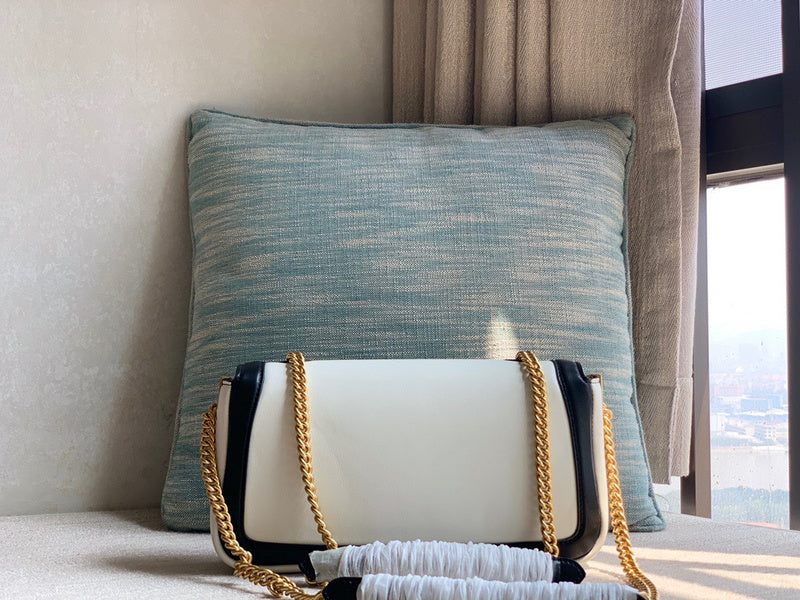 Ziva's Charm handbag – interior view (27cm*6cm*13.5cm)