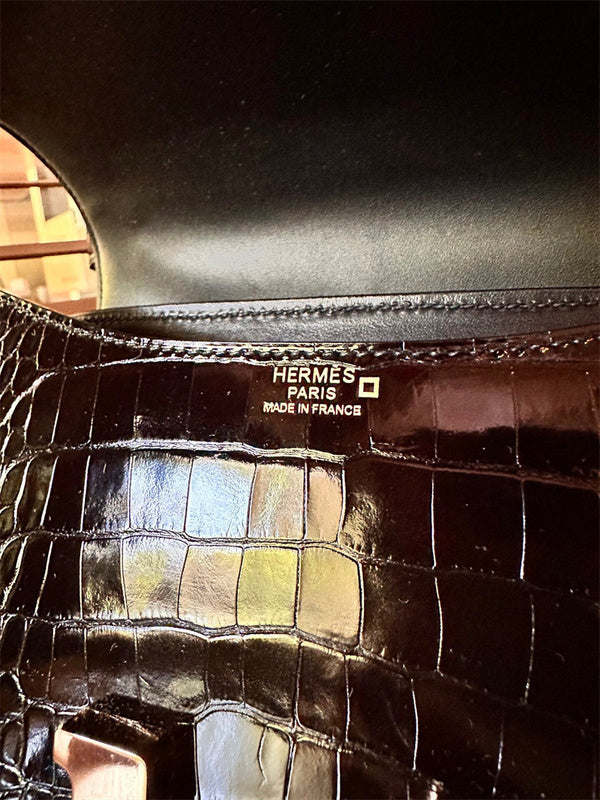  tote bag interior and compartment view 9
