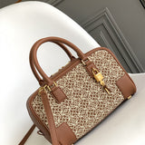  Versatile shopper bag front view