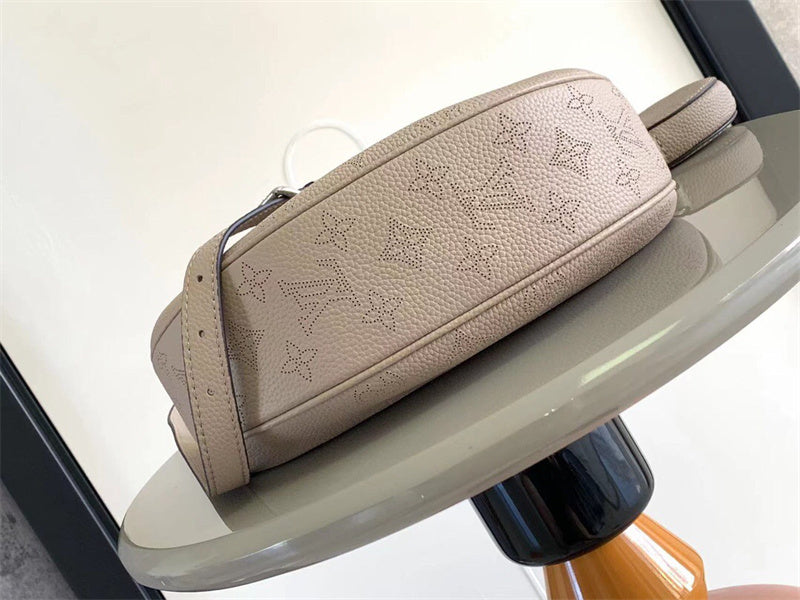  everyday bag interior and compartment view 15