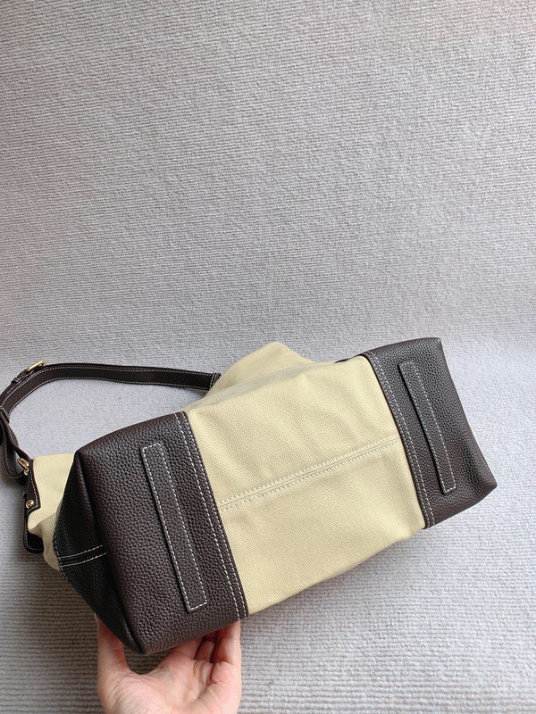 Ziva's Charm handbag – back view (33cm*33cm*16cm)