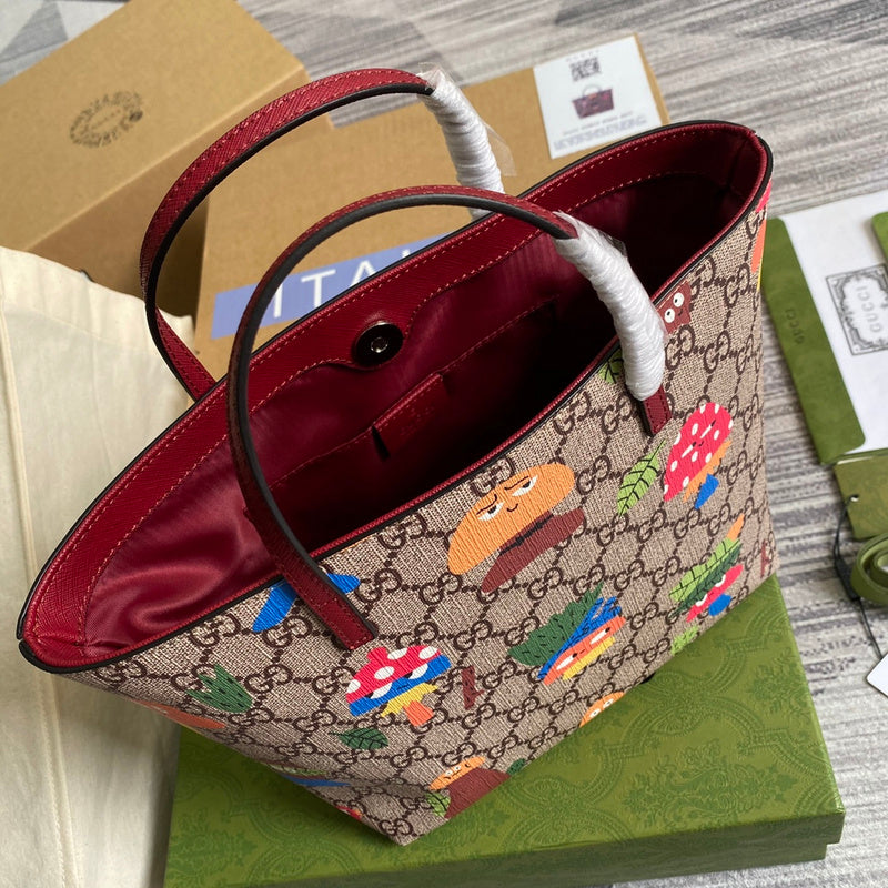 Handle and strap detail of premium polished women's handbag – women's premium purse