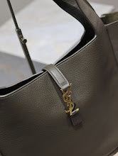 Premium Leather Shoulder Bag - Elegant Women's Designer Handbag - NM3536