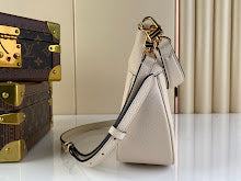 Premium Leather Crossbody Bag - Elegant Women's Designer Handbag - NM4804