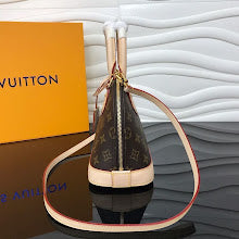 Luxury Iconic Crossbody Bag - Women's Elegant Designer Fashion - NM4279