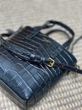 Luxury Signature Top Handle Bag - Elegant Women's Designer Handbag - NM3387