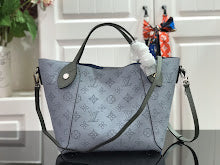 Premium Signature Crossbody - Chic Women's Luxury Designer Bag - NM4247