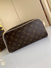 Luxury Signature Top Handle Bag - Elegant Women's Designer Handbag - NM4874