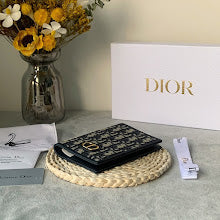 Luxury Iconic Crossbody Bag - Women's Elegant Designer Fashion - NM7380