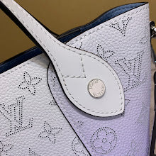 Chic Women's Shoulder Handbag - Luxury Premium Designer Style - NM5142