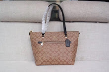 New Luxury Iconic Crossbody Bag - Women's Elegant Designer Fashion - NM6390