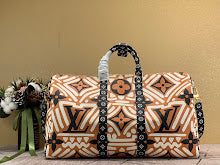 Luxury Iconic Crossbody Bag - Women's Elegant Designer Fashion - NM4452