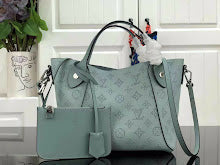Luxury Iconic Crossbody Bag - Women's Elegant Designer Fashion - NM4248