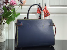 Luxury Signature Top Handle Bag - Elegant Women's Designer Handbag - NM4239