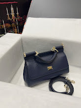 Chic Women's Designer Tote - Luxury Premium Handbag Style - NM7221