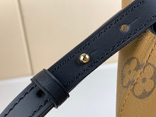 Luxury Signature Top Handle Bag - Elegant Women's Designer Handbag - NM4465