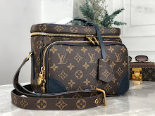 Luxury Iconic Crossbody Bag - Women's Elegant Designer Fashion - NM4119