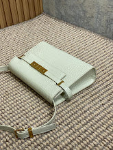Luxury Iconic Crossbody Bag - Women's Elegant Designer Fashion - NM3557