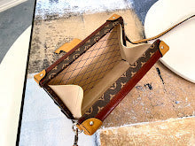 Chic Women's Crossbody Handbag - Luxury Premium Designer Style - NM4284